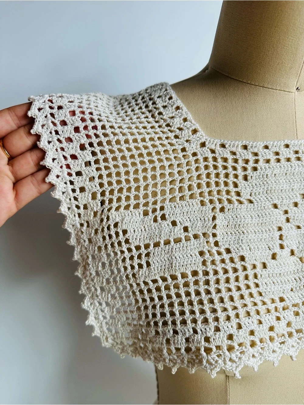 Vintage Handmade Crochet Filet Lace Capelet Shawl Floral Motif Cottagecore Boho